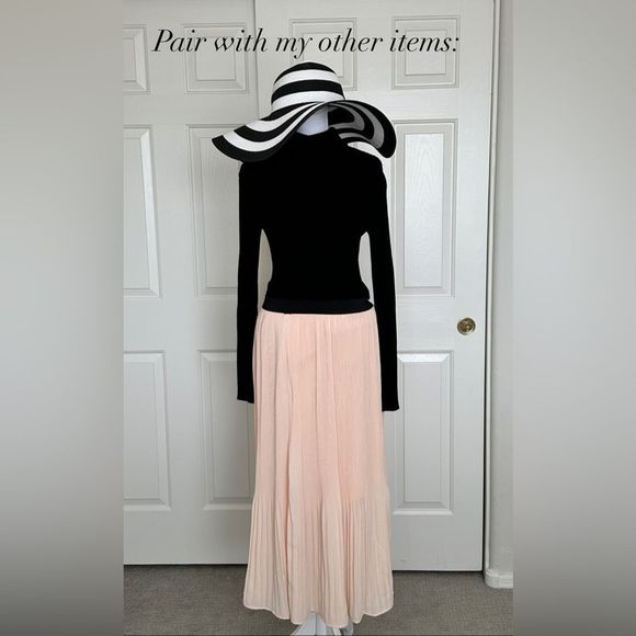 Ribbed Black Cropped Turtleneck - Picture 8 of 8